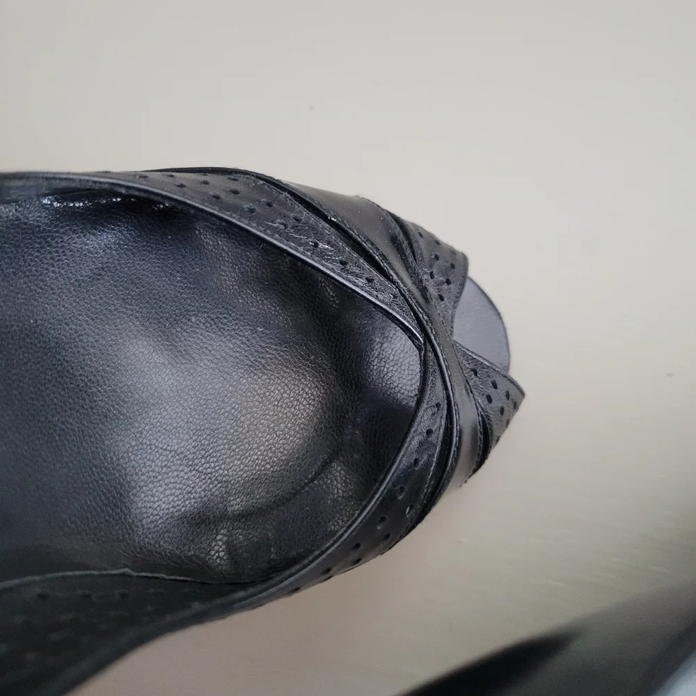 Stuart Weitzman Black Peep Toe Heels Women's Size 10 - Picture 10 of 11